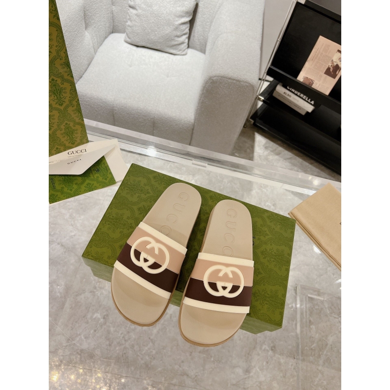 G*u*i slippers